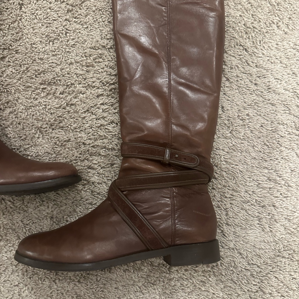 Brown Heeled Boots With Sleek Design